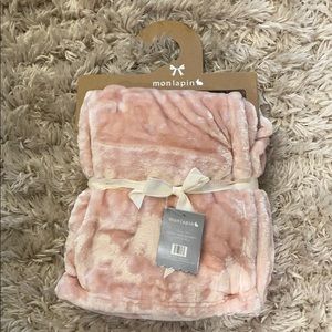 Velvet pink baby blanket